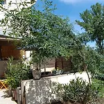 Studette, Terrasse Chauffée, Grand Parking Et Piscine *