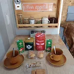 Studette, Terrasse Chauffée, Grand Parking Et Piscine Quissac (Gard)