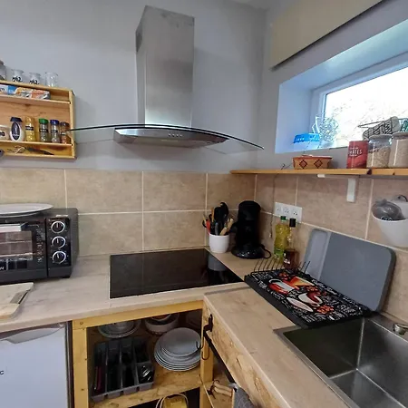 Ubytování v soukromí Studette Climatisee, Terrasse 18m2, Grande Piscine Et Grand Parking Quissac (Gard)