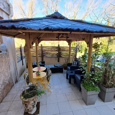 10m2, Terrasse 18m2 , Parking, Piscine Et Accueille Les Animaux Quissac (Gard)