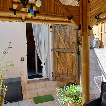 Petit Studio, Belle Terrasse, Piscine Et Parking Prive