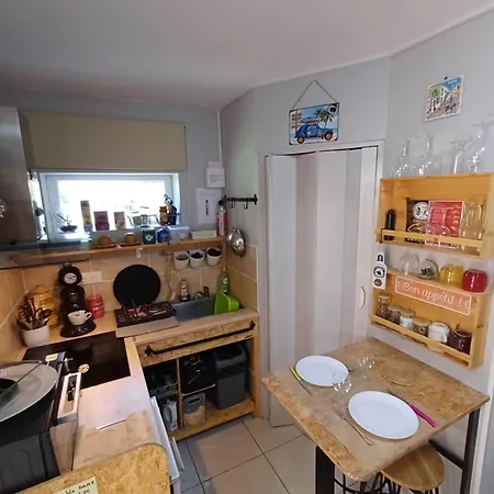 Studette Climatisee, Terrasse 18m2, Grande Piscine Et Grand Parking Ubytování v soukromí Quissac (Gard)