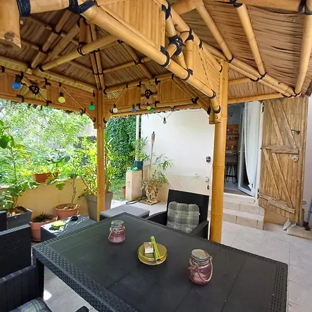 Studette Climatisee, Terrasse 18m2, Grande Piscine Et Grand Parking Pansiyon Quissac (Gard)