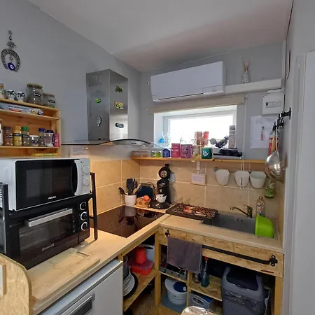Petit Studio, Belle Terrasse, Piscine Et Parking Prive 홈스테이 Quissac (Gard)