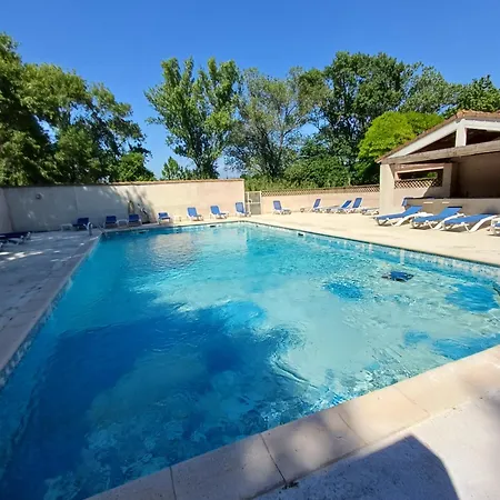Ubytování v soukromí Studette Climatisee, Terrasse 18m2, Grande Piscine Et Grand Parking *