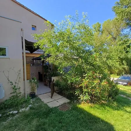 Petit Studio, Belle Terrasse, Piscine Et Parking Prive Quissac (Gard)