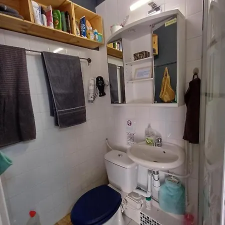 Petit Studio, Belle Terrasse, Piscine Et Parking Privé Séjour chez l'habitant Quissac (Gard)