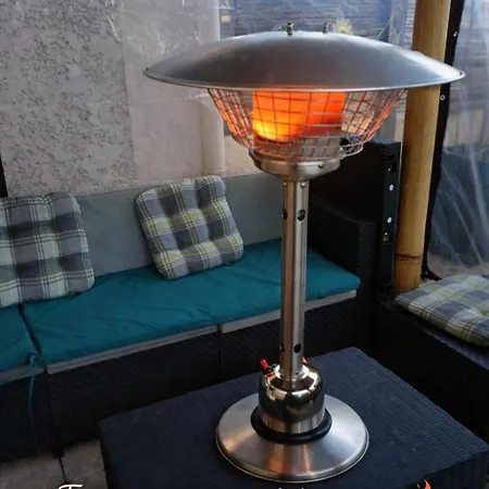 Séjour chez l'habitant Petit Studio, Belle Terrasse, Piscine Et Parking Privé