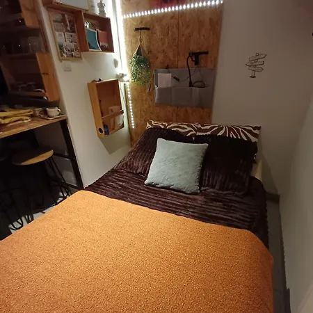 Petit Studio, Belle Terrasse, Piscine Et Parking Privé Séjour chez l'habitant *