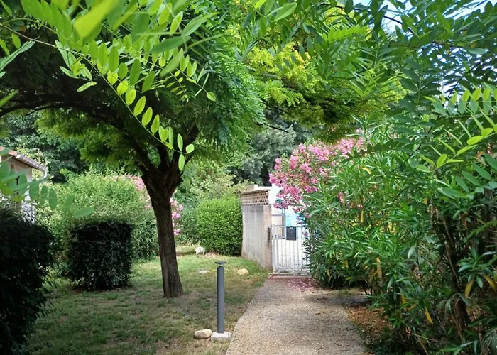 Studette Cosy, Terrasse Chauffee Et Grand Parking Pansiyon Quissac (Gard)