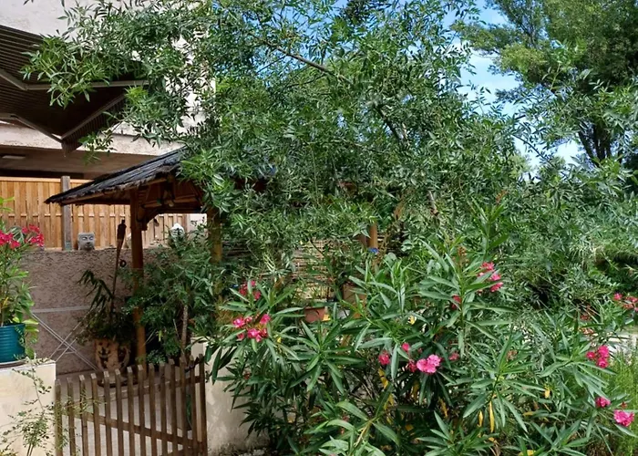 Studette Cosy, Terrasse Chauffee Et Grand Parking Pansiyon Quissac (Gard)