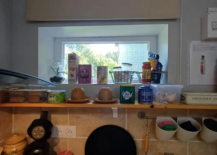 Studette, Terrasse Chauffee, Grand Parking Et Piscine