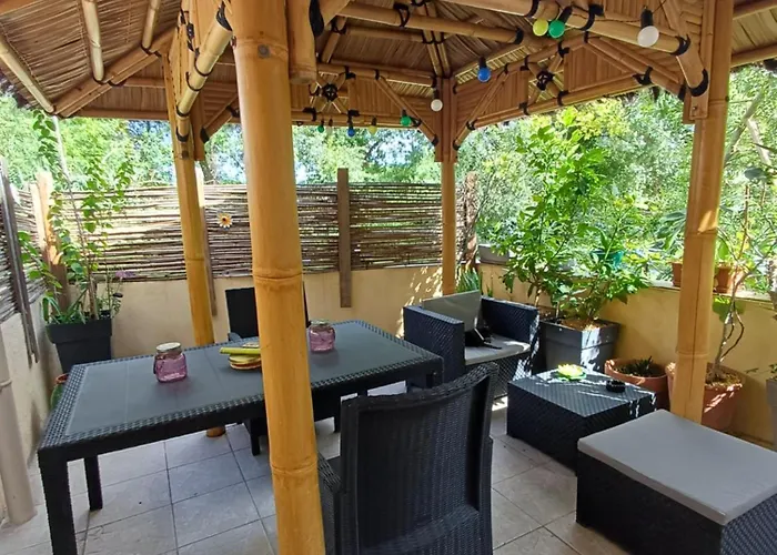 Проживание в семье Studette, Terrasse Chauffee, Grand Parking Et Piscine