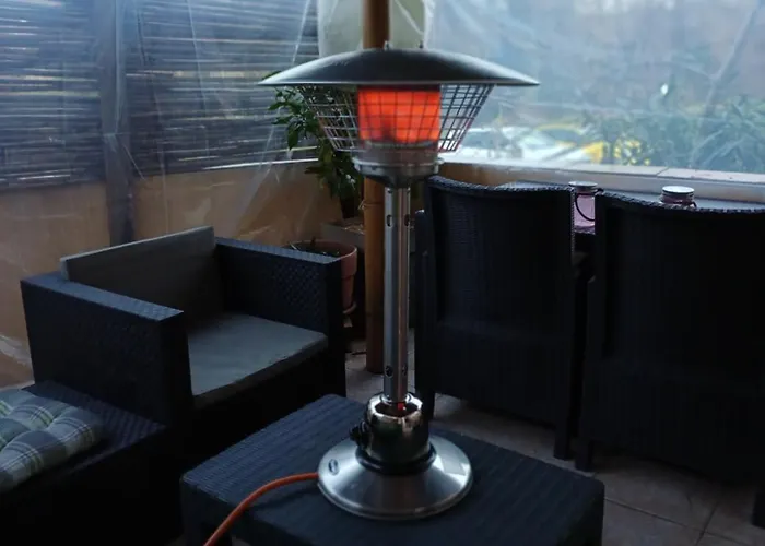 Studette, Terrasse Chauffee, Grand Parking Et Piscine